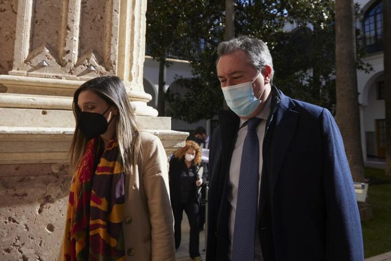 Espadas entra a formar parte de la Diputación Permanente del Senado como miembro titular