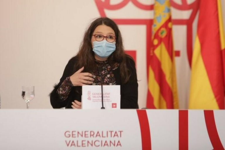 Oltra pide que no se vaya a la frontera en coche a por refugiados y alerta de la existencia de mafias