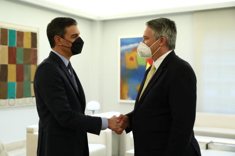 Sánchez inicia una gira europea para defender su propuesta de rebaja de precios energéticos