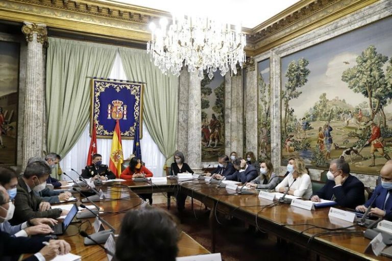 Gobierno, Comunidad y ayuntamientos madrileños crean una comisión de coordinación para acoger refugiados