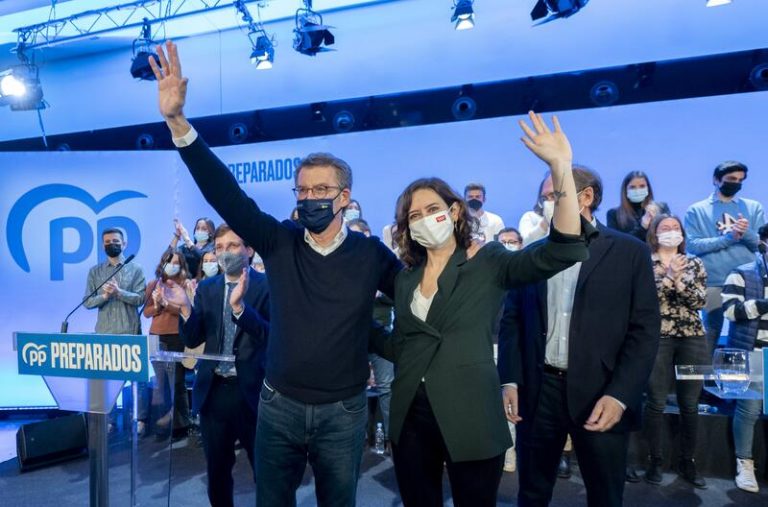 Ayuso alaba que Feijóo quiera liderar el PP en «el momento más decisivo de su historia»