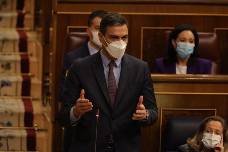Abascal pide bajar impuestos y Sánchez responde que un gobierno de Vox sería «la muerte de Europa»