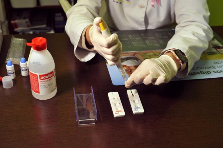 Galicia supera los 2.000 nuevos contagios, mientras aumentan los casos activos y los hospitalizados