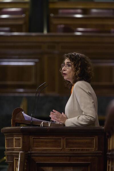 María Jesús Montero sospecha que el PP andaluz «prepara el terreno» para «desandar» con Vox los avances feministas