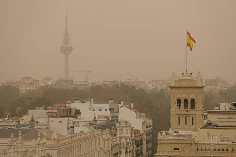 El polvo sahariano llegará al norte de Europa en los próximos días tras su llamativo paso por España, Portugal y Francia