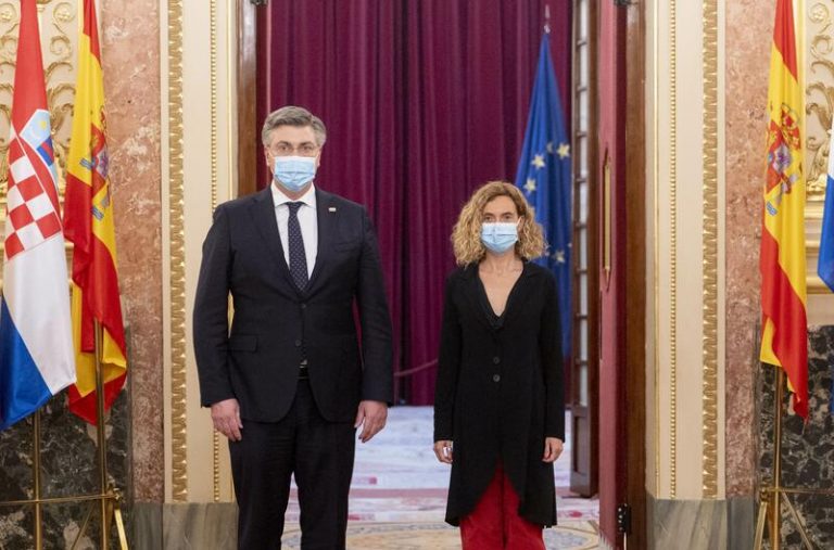 Batet remarca que no se puede «ceder» ante la «pulsión» entre las democracias y el totalitarismo