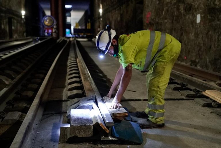 Renfe convoca 160 plazas de operador de mantenimiento y fabricación en distintas especialidades
