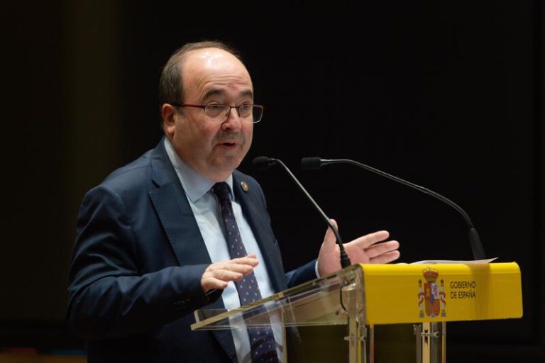 Iceta dice que Torra demuestra su desobediencia ausentándose del juicio y vaticina que se quejará de las consecuencias