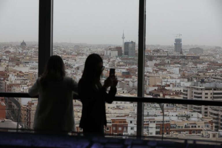 La calidad del aire de los 21 distritos de Madrid vuelve a mejorar y será buena este viernes