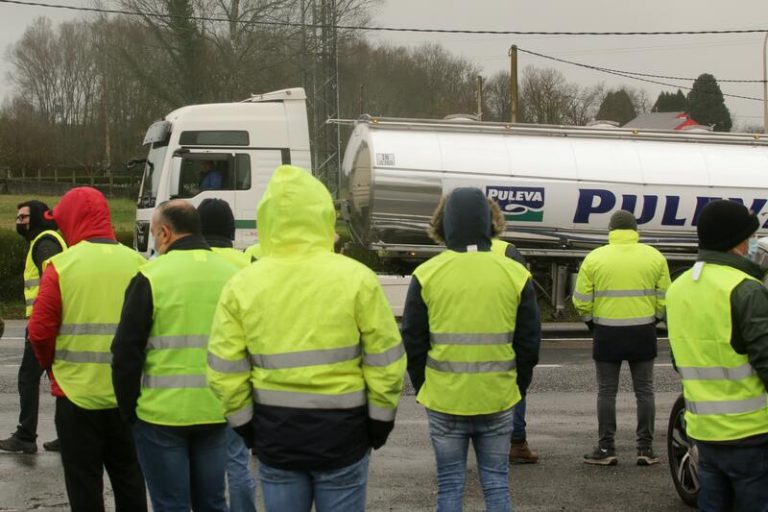 Avicultores, almacenistas de cereales y ganaderos reclaman seguridad en transporte ante una carencia de pienso
