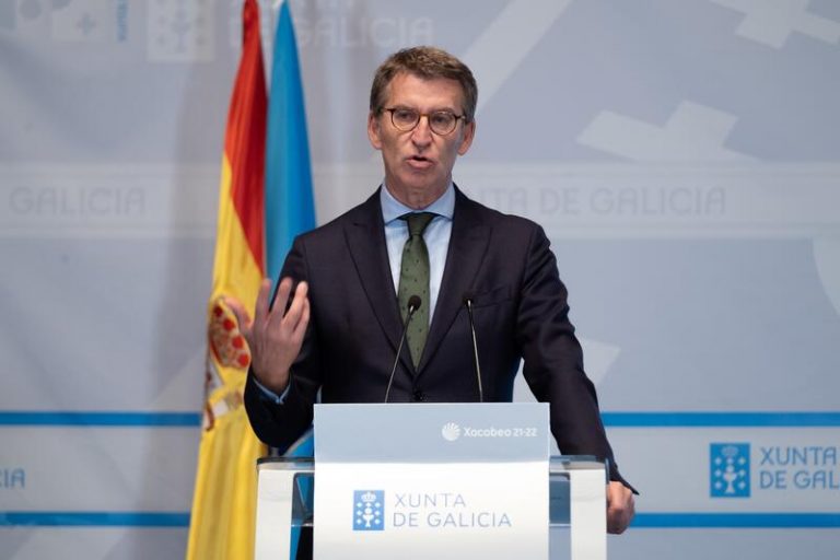 Feijóo insta al Gobierno a hablar con los transportistas, a los que urge frenar para no «colapsar» sectores
