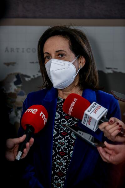 Robles recuerda a Díaz que invertir en Defensa crea puestos de trabajo y pone a Ferrol como ejemplo