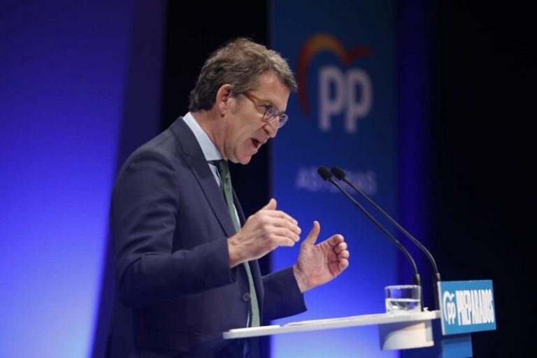 Feijóo acusa a Sánchez de «esconderse» ante los problemas