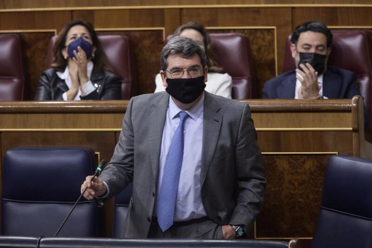 Escrivá descarta propiciar la llegada espontánea de refugiados para evitar «un desorden enorme»