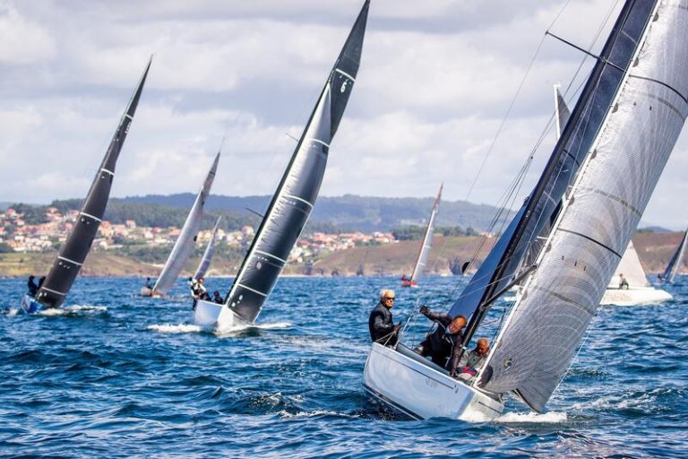 El Trofeo Xacobeo pone en marcha la Copa de España de 6 Metros en Sanxenxo