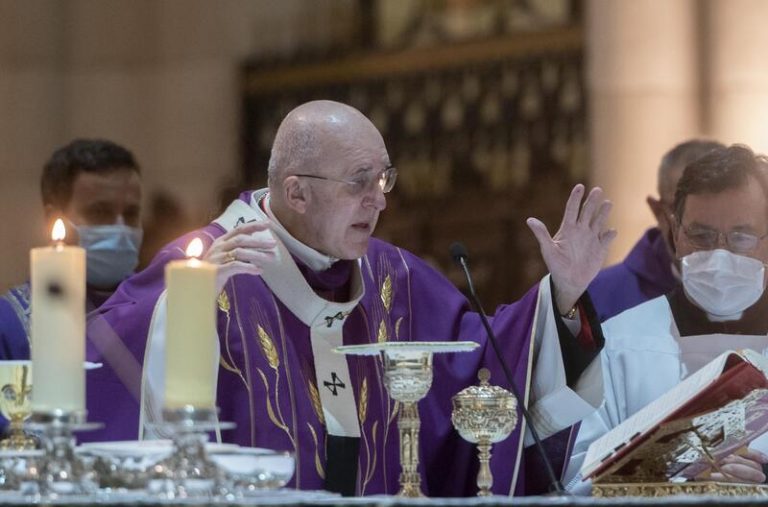Osoro pide que el informe de Cáritas «toque el corazón» y se atiendan a las personas en exclusión social en Madrid