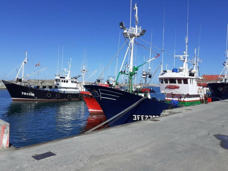 España y 12 países de la UE piden medidas a Bruselas para aliviar el alza del combustible en la pesca