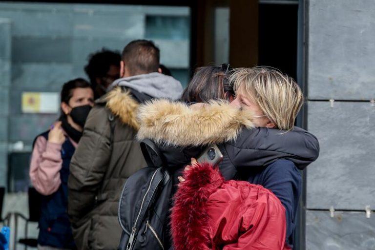 El ECDC insta a los países a vacunar contra la COVID-19 a los refugiados ucranianos