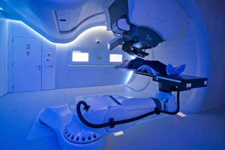 Sanidad publica el anuncio previo a la licitación de los diez equipos de protonterapia