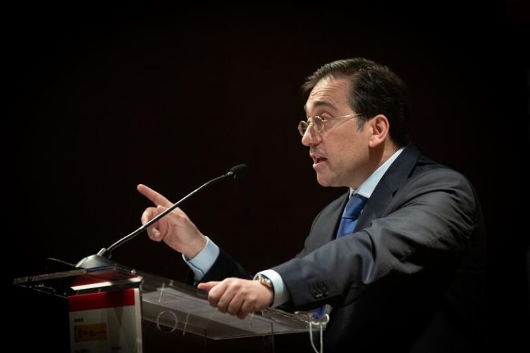 Albares viajará a Rabat antes del 2 de abril y después lo hará Sánchez