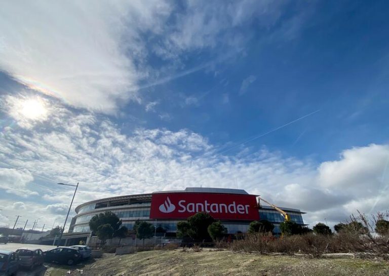 Banco Santander ofrece 200 prejubilaciones voluntarias en España