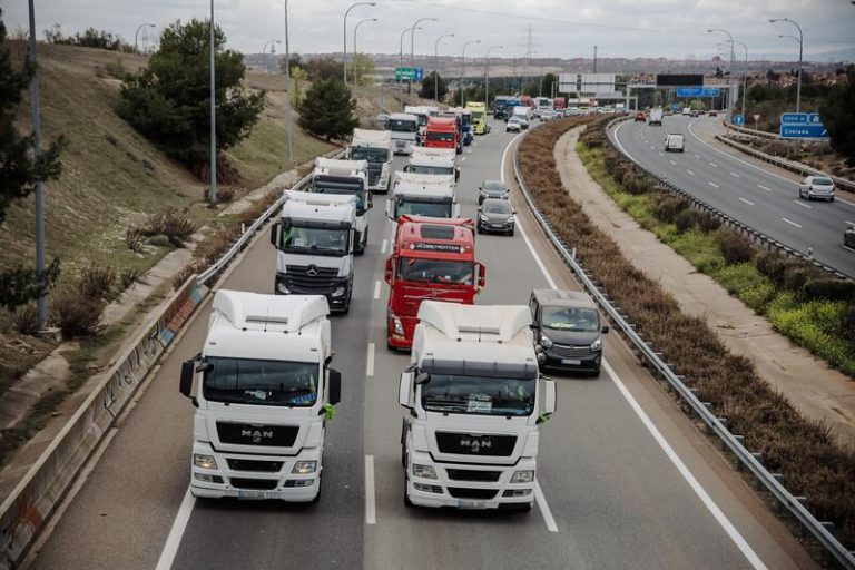 La patronal de transporte exige reunirse con el Gobierno para encontrar soluciones al precio del combustible