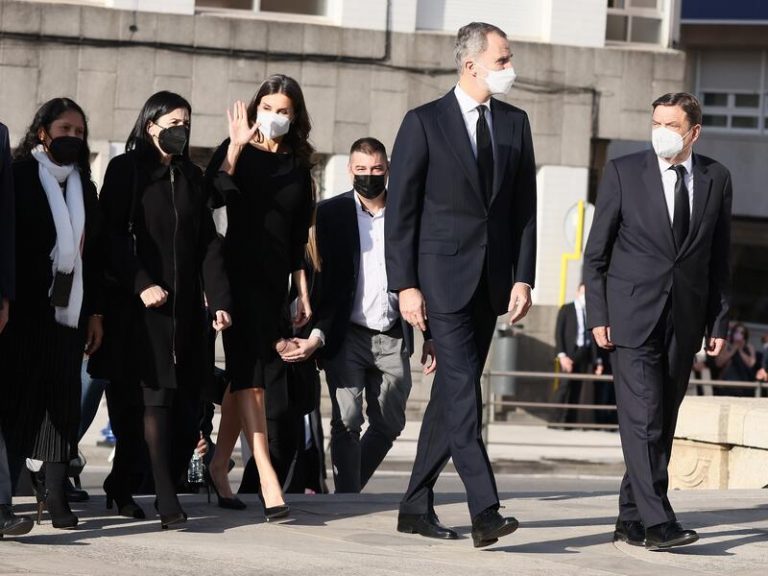 Los Reyes presiden el funeral por los marineros fallecidos en el naufragio del ‘Villa Pitanxo’
