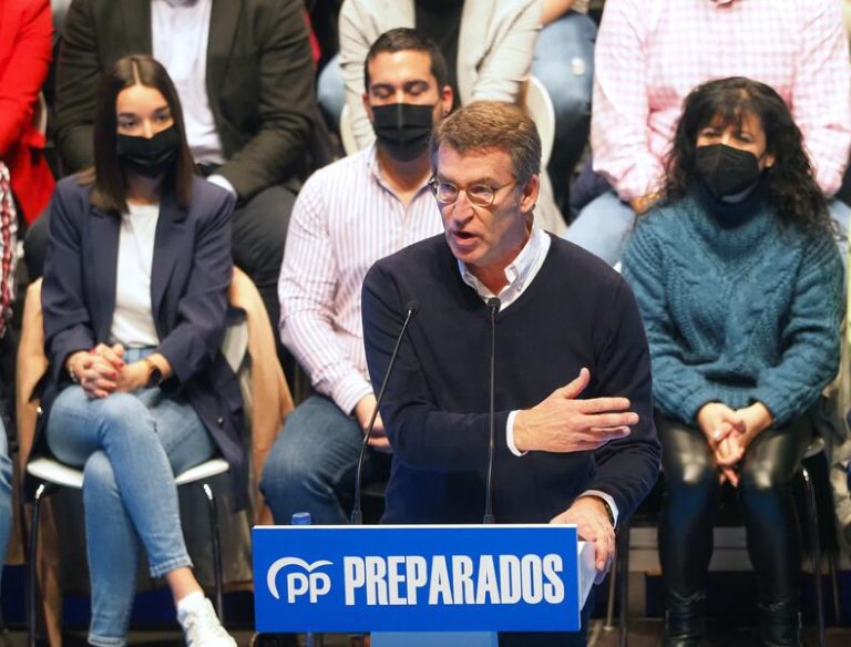 Feijóo cree que Mañueco «merecía un mejor resultado» el 13F «por lo que ha trabajado y aguantado»