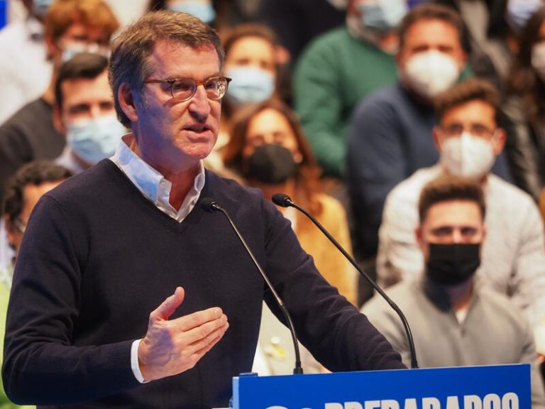 Feijoo acusa a Sánchez de romper el consenso de 50 años en política exterior