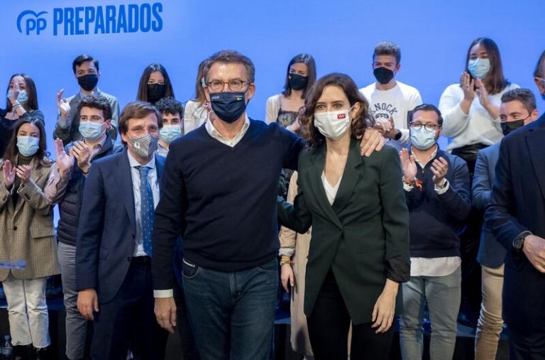 Ayuso ve a Feijóo como una persona «solvente» y vaticina que vienen «los mejores momentos» para el PP