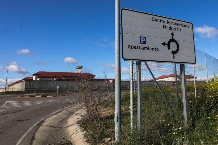 El Congreso debate hoy un cambio legal del PSOE para reconocer a funcionarios de prisiones como agentes de autoridad