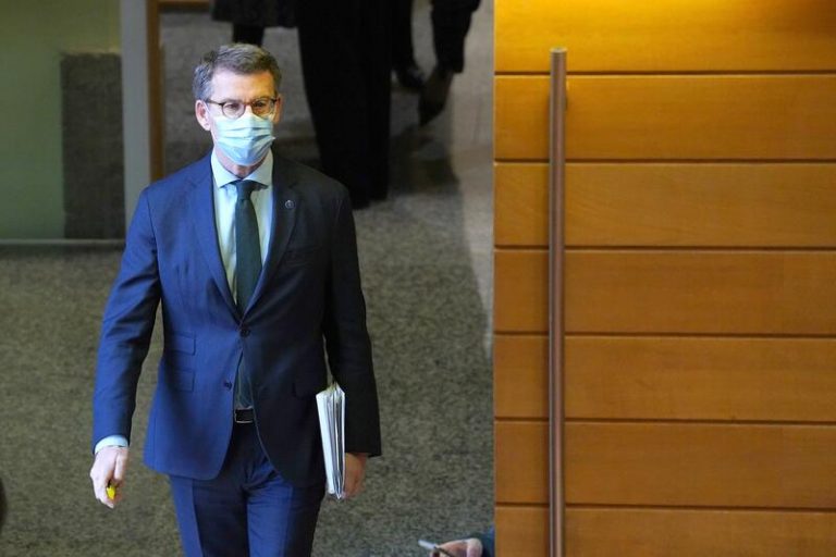 Feijóo comparecerá de urgencia en el Parlamento gallego por la crisis del transporte y del sector primario