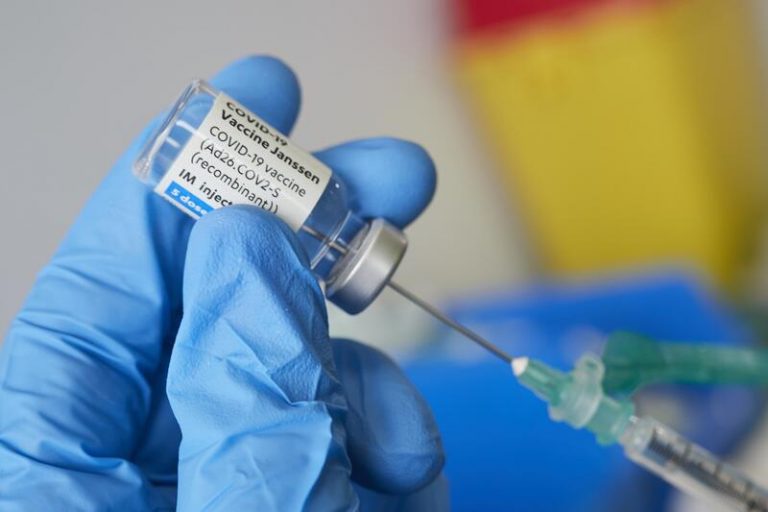 Navarra registra 377 nuevos casos en una jornada sin fallecidos y con tres ingresos hospitalarios