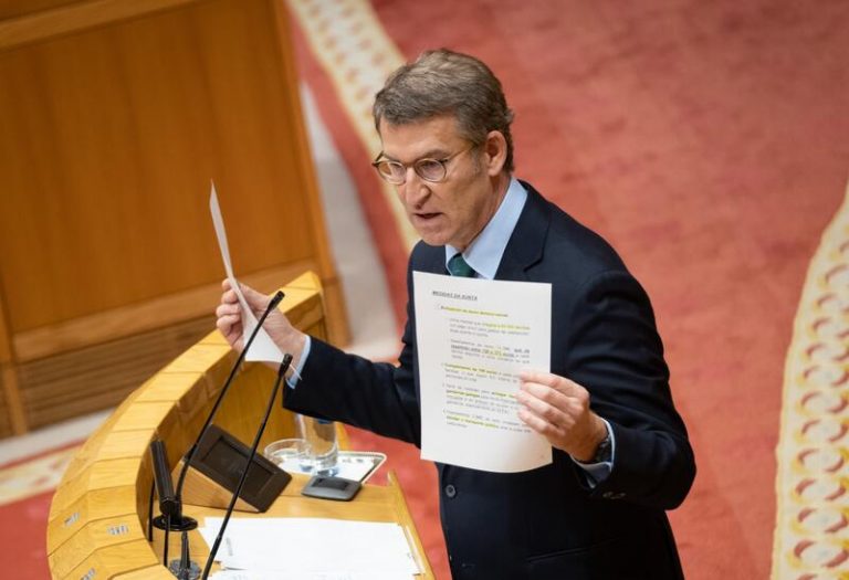 Feijóo lanza en el Parlamento gallego un decálogo de exigencias a Sánchez y la oposición le afea el «mitin»