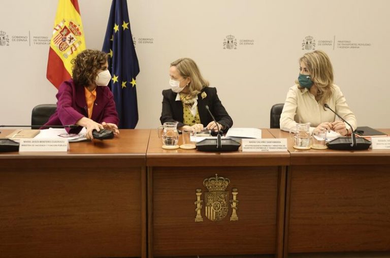 Raquel Sánchez defiende que la mayoría de los transportistas «quiere trabajar»