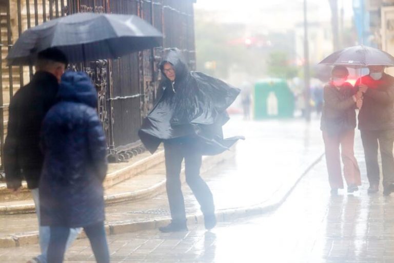 Popurrí de lluvias, tormentas, nieve, viento y oleaje. El tiempo del 23 de marzo