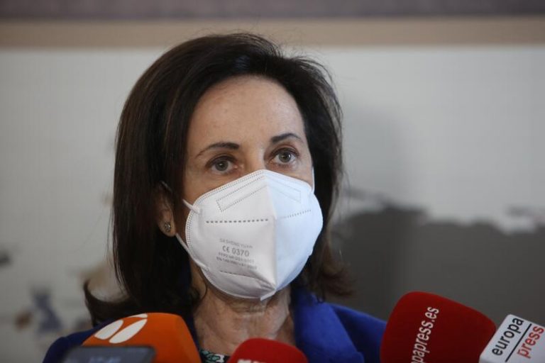 Robles sostiene que «a fecha de hoy» no es necesario implicar al Ejército en el paro de transportistas