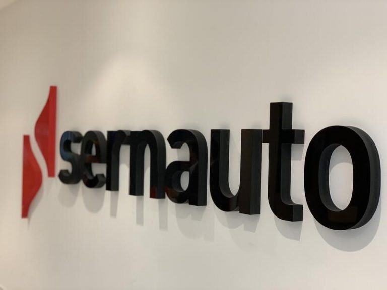 Sernauto pide al Gobierno una solución «urgente» al paro de transporte y a los costes energéticos