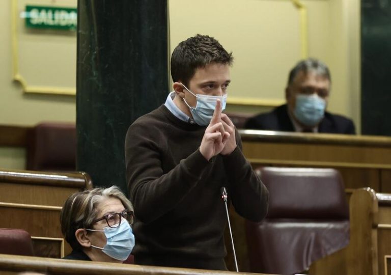 Errejón exige al Gobierno reducir los beneficios del oligopolio eléctrico