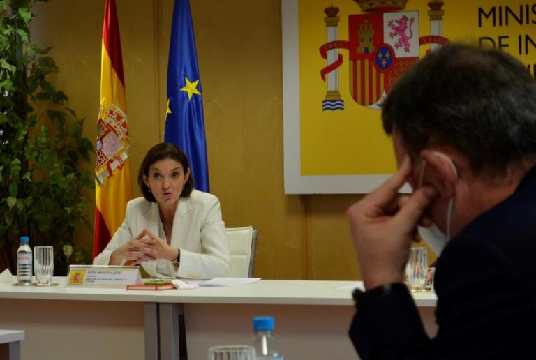 Maroto traslada al sector de distribución el compromiso del Gobierno en dar soluciones inmediatas a la crisis