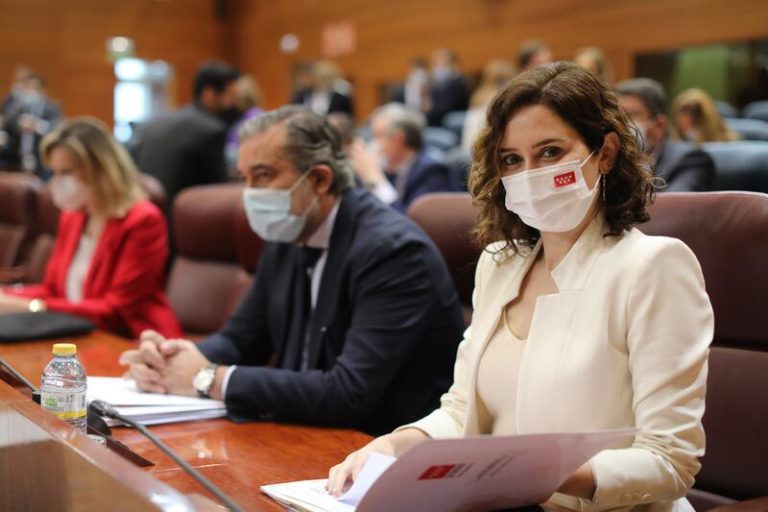 Ayuso exige al Gobierno medidas «contundentes» como reducir gasto público, bajar impuestos y reorientar fondos UE