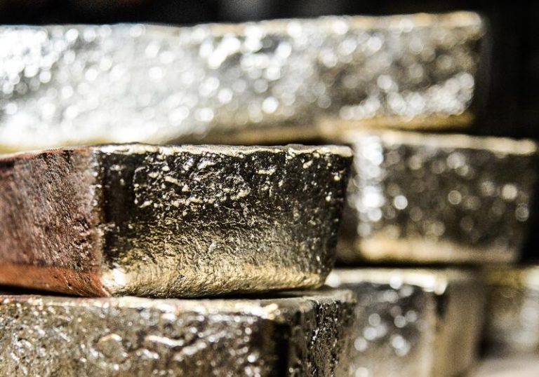 El G7 y la UE restringen las ventas de oro de las reservas del Banco de Rusia