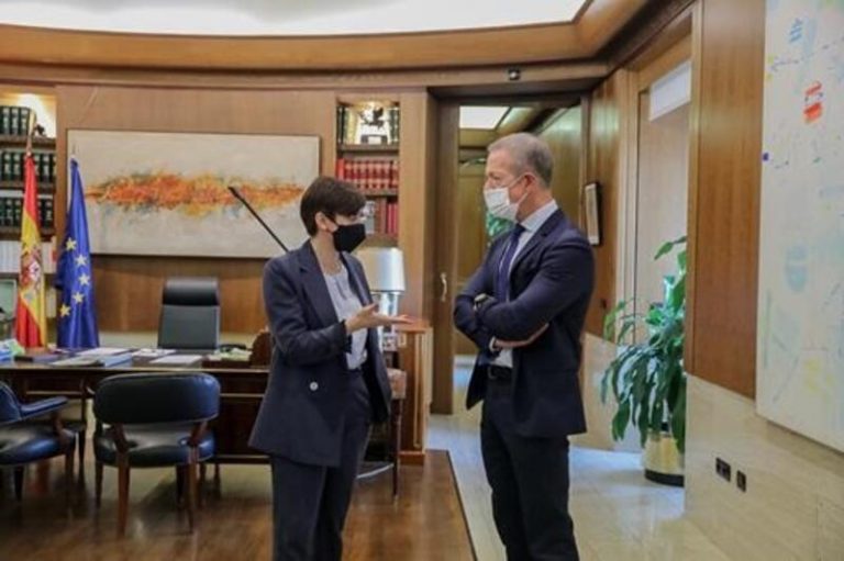 Isabel Rodríguez aborda con el presidente del Senado el nuevo papel de la Cámara Alta en la Conferencia de Presidentes