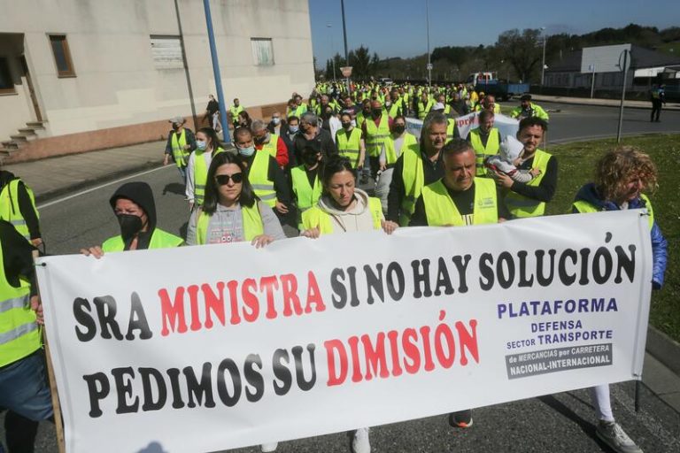 Las organizaciones de consumidores piden «calma y responsabilidad» ante el paro de transportistas