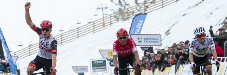Almeida bate a Quintana al ‘sprint’ y empatan a segundos en la general