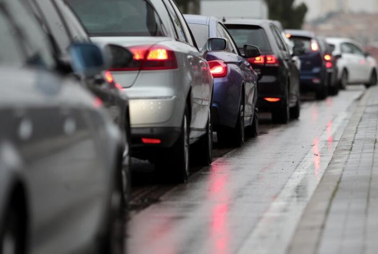 Oscaro recomienda la revisión de neumáticos, frenos y amortiguadores ante la lluvia