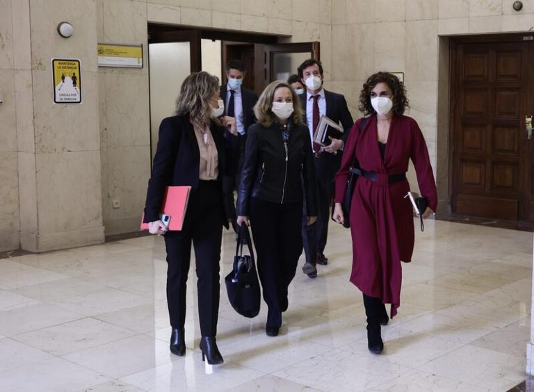El Gobierno da a los transportistas 20 céntimos en combustible y medidas por 1.000 millones