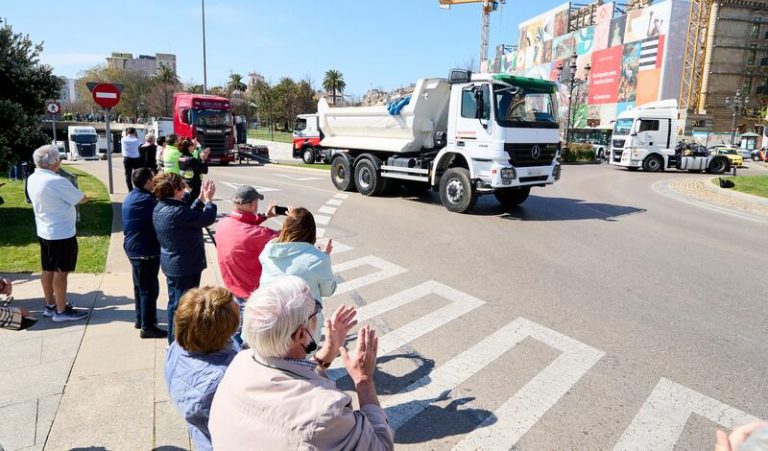 Los transportistas convocantes del paro creen que el acuerdo es una «migaja» y seguirán con la movilización