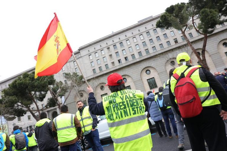La Plataforma en defensa del transporte mantendrá los paros hasta que el Gobierno no negocie con ellos