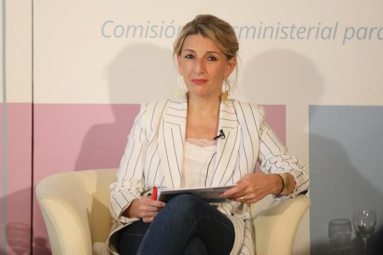 Díaz reivindica el papel de sindicatos y empresarios como «ejes vertebradores» de la democracia